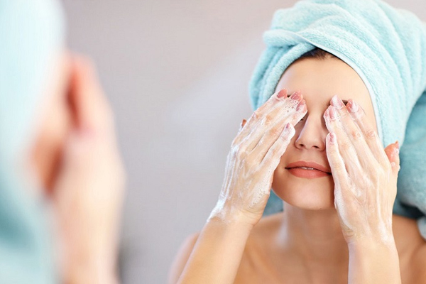 Cách xử lý và chăm sóc da mặt bị nhiễm corticoid mức độ nhẹ