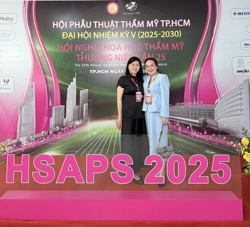 Bác sĩ Huệ giao lưu cùng với các khách mời