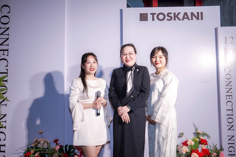 Bác Sĩ Khánh Huệ chụp ảnh giao lưu Bác Sĩ Khánh Huệ chụp ảnh giao lưu