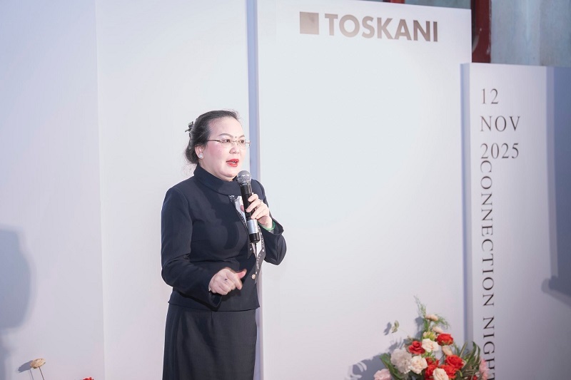 Bác sĩ Nguyễn Thị Khánh chia sẻ tại hội nghị Bác sĩ Nguyễn Thị Khánh chia sẻ tại hội nghị